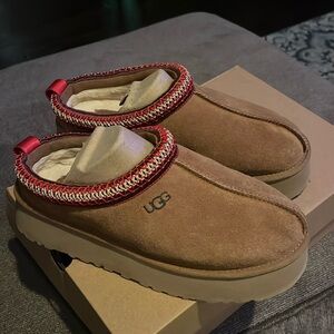 Ugg Tazz in the chestnut color in great condition!
